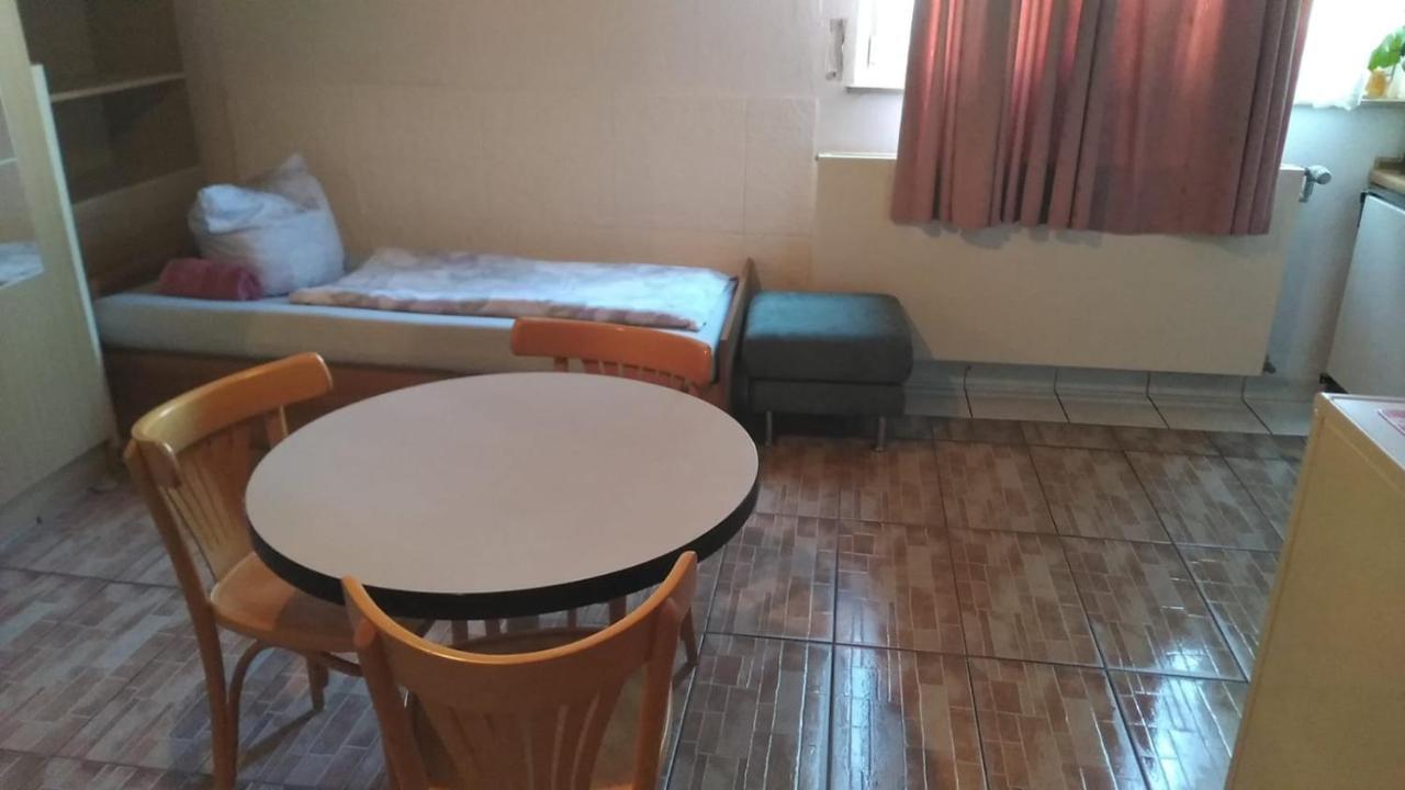 Kleine Unterkunft In Stuttgart-Muenchfeld Apartamento Exterior foto